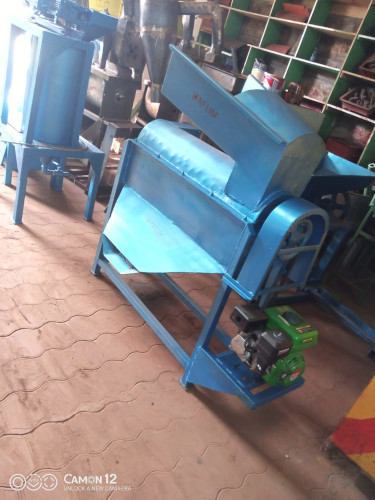 Maize sheller and grain threshers