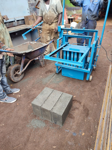 small scale mobile block machine